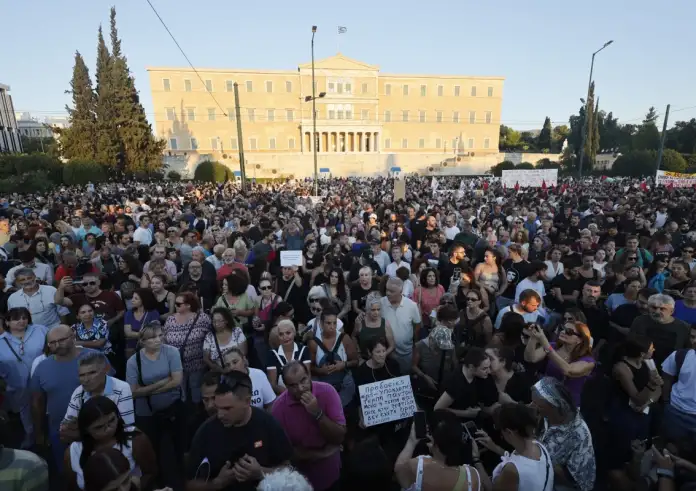 Πανελλαδικές κινητοποιήσεις για τα Τέμπη – Σε εξέλιξη συγκέντρωση στο Σύνταγμα