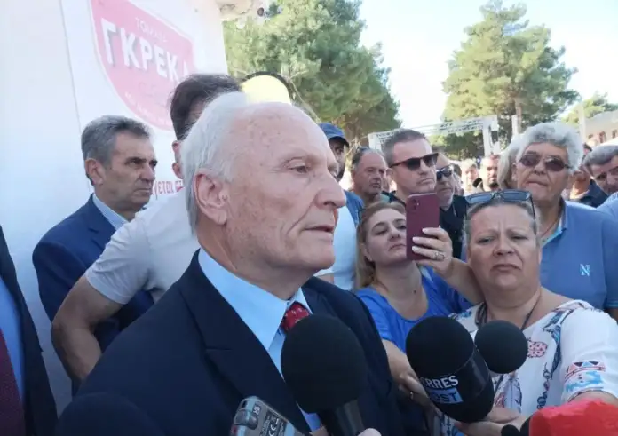 Σέρρες: Αγρότες και κτηνοτρόφοι πέταξαν νερά και καφέδες στον υφυπουργό Αγροτικής Ανάπτυξης