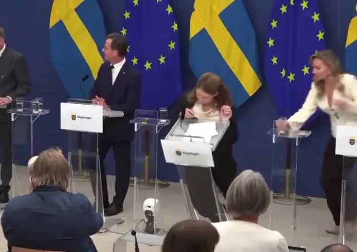 Σουηδία: Κατέρρευσε η υπουργός Υγείας Ελισάβετ Λανν σε ζωντανή συνέντευξη Τύπου – Βίντεο