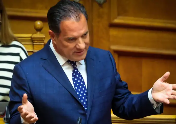 Αίγινα: Σφοδρή αντιπαράθεση στη Βουλή για τον θάνατο γυναίκας λόγω έλλειψης οδηγού ασθενοφόρου