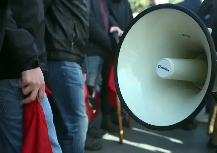 24ωρη απεργία την Τετάρτη 1 Οκτωβρίου– «Χειρόφρενο» σε όλη τη χώρα για το εργασιακό νομοσχέδιο