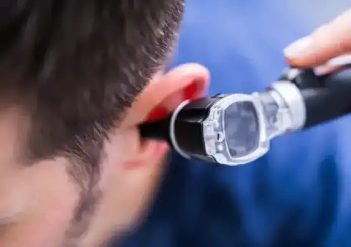 Ξαφνική κώφωση -  Σάκης Κατσούλης: Τι είναι, πώς εκδηλώνεται και γιατί χρειάζεται άμεση ιατρική βοήθεια