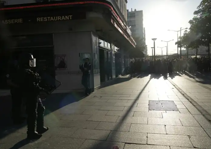 Η Γαλλία παραλύει: Μαζικές απεργίες, κλειστά μνημεία και προβλήματα στις μετακινήσεις