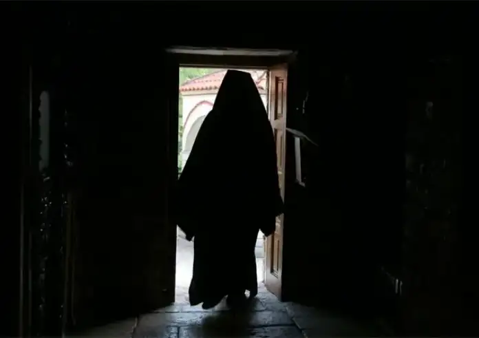 Μαφία της Κρήτης: Εκβιασμοί, ροζ βίντεο και μάχη για εκκλησιαστική περιουσία στα Χανιά