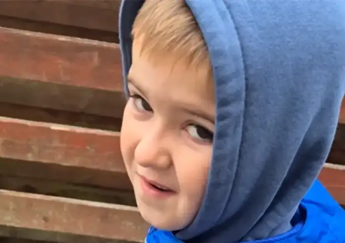 Η απελπισία μιας μητέρας: Ο 6χρονος γιος της τρώει χαλιά και τοίχους λόγω σπάνιας πάθησης