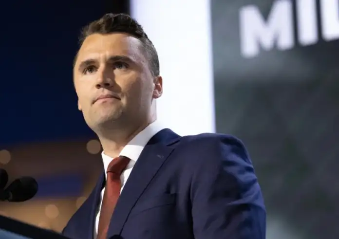 ΗΠΑ: Απολύσεις και έρευνες για αναρτήσεις μετά τη δολοφονία του Τσάρλι Κερκ