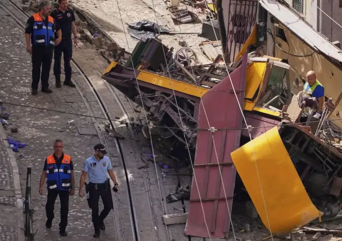 Τραγωδία στη Λισαβόνα: Σπασμένο καλώδιο πίσω από το δυστύχημα με το τελεφερίκ Glória