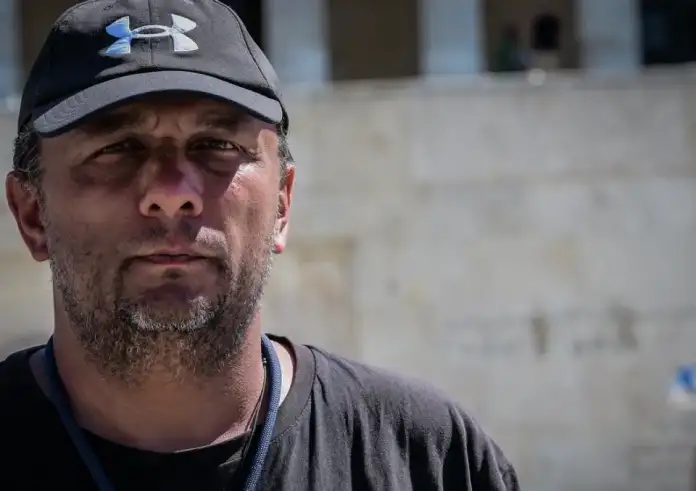 Έκτη ημέρα απεργίας πείνας ο Πάνος Ρούτσι έξω από τη Βουλή – Παρέμβαση Μαρία Καρυστιανού προς τα ευρωπαϊκά όργανα