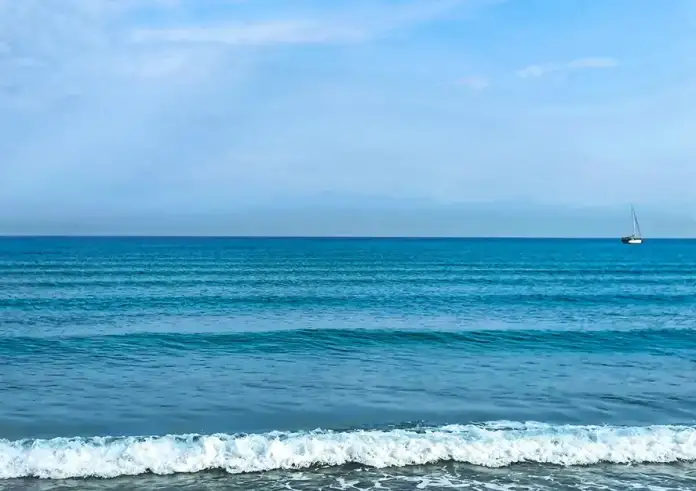 Απαγόρευση κολύμβησης στα Καμένα Βούρλα – E.coli και εντερόκοκκος στην παραλία του κάμπινγκ ΕΟΤ