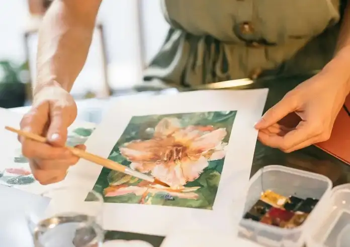 Βρίσκεις τα χόμπι «ανούσια»; Οι ειδικοί αποκαλύπτουν γιατί είναι βάλσαμο για την ψυχική υγεία