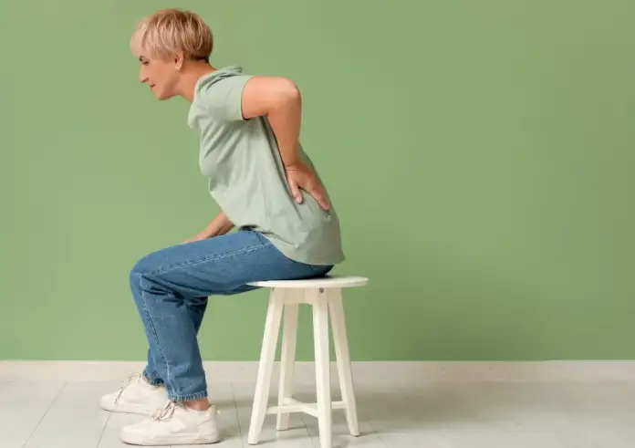 Πόνος στην πλάτη και στη γνάθο στις γυναίκες: Πότε μπορεί να είναι ένδειξη εμφράγματος