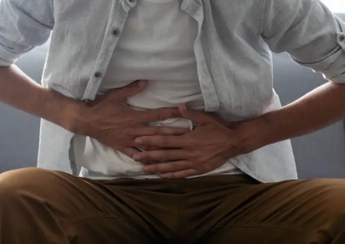 Προστατίτιδα: Πότε ο πόνος στην κοιλιά μπορεί να σχετίζεται με λοίμωξη του προστάτη