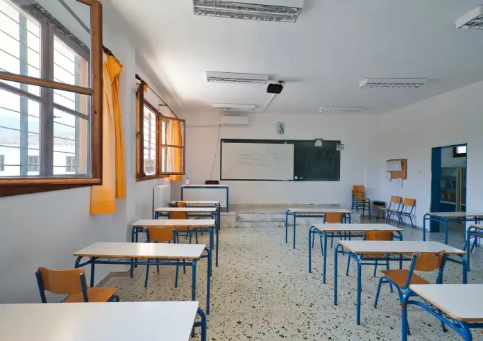 Συμπλοκή σε Γυμνάσιο στο Ίλιον: 13χρονη τραυματίστηκε στο πρόσωπο