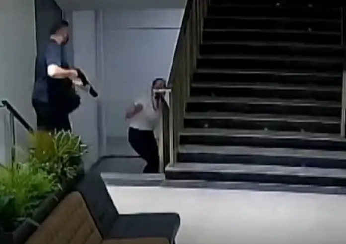 42χρονη δολοφονήθηκε με καραμπίνα από τον πρώην σύζυγό της μέσα σε νοσοκομείο