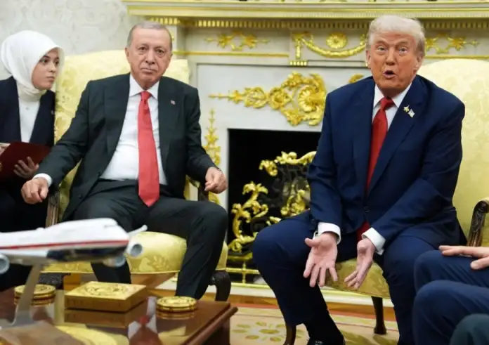 Ξέρει από νοθευμένες εκλογές: Η αμήχανη δήλωση Τραμπ δίπλα στον Ερντογάν στον Λευκό Οίκο
