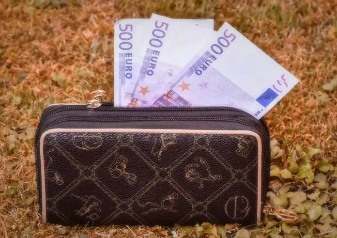 Τέλος τα 500άρικα: Πότε έρχονται τα νέα χαρτονομίσματα – Ποιες οι αλλαγές