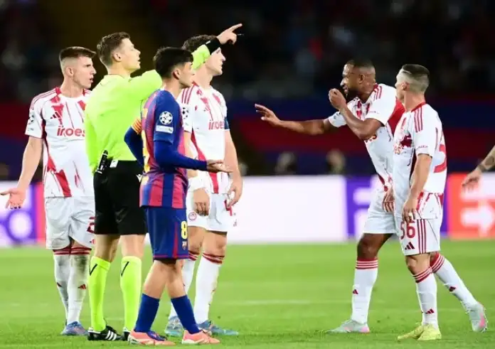 El Confidencial: Ο διαιτητής κατέστρεψε το Μπαρτσελόνα - Ολυμπιακός. Από τα μεγαλύτερα σκάνδαλα των τελευταίων ετών