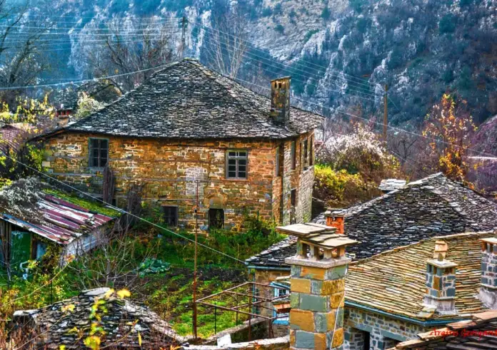 Ζαγοροχώρια: Τουριστικό λεωφορείο «κόλλησε» σε στροφή – Ουρές οχημάτων ανήμερα της 28ης Οκτωβρίου