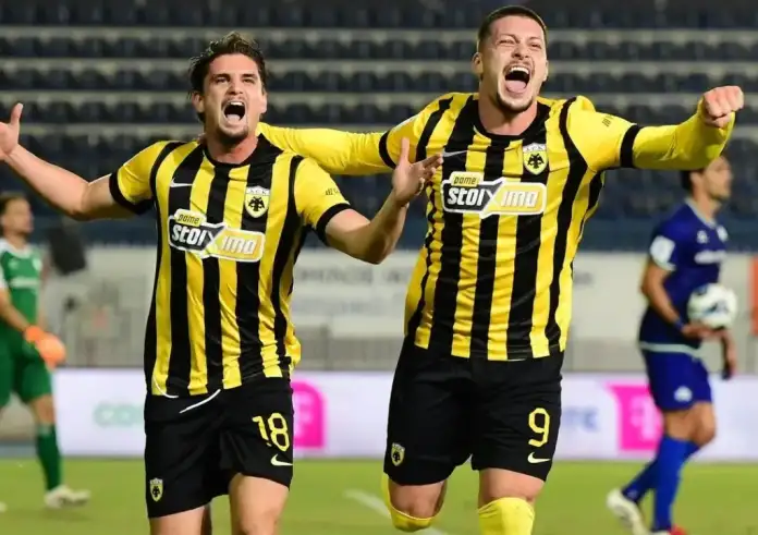 Κηφισιά – ΑΕΚ 2-3: Η Ένωση γύρισε το ματς με 10 παίκτες και κρατά την κορυφή