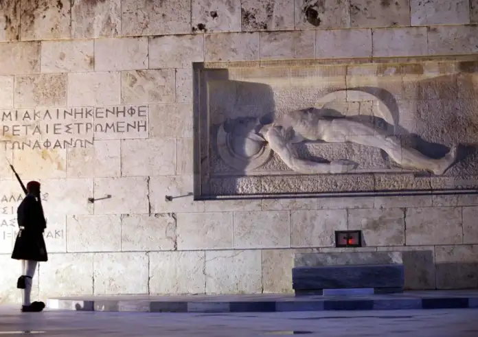 Μαρινάκης: Το Μνημείο του Άγνωστου Στρατιώτη είναι υπεράνω διαμαρτυριών – Τι αλλάζει με τη νέα ρύθμιση