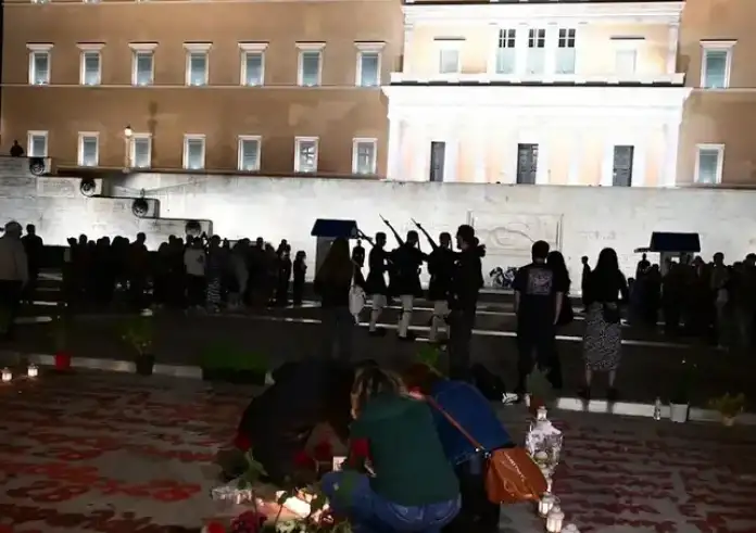 «Μην προκαλείτε»: Οδηγίες προς την ΕΛ.ΑΣ. για τις εκδηλώσεις μπροστά στον Άγνωστο Στρατιώτη