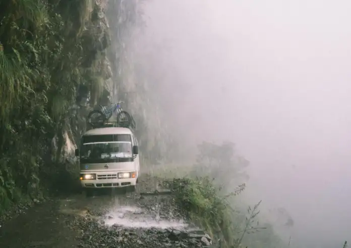 Ο Δρόμος του Θανάτου: Η πιο επικίνδυνη διαδρομή στον κόσμο με εκατοντάδες θύματα κάθε χρόνο