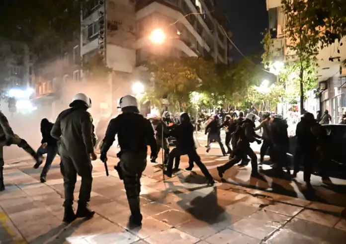 Επεισόδια στα Εξάρχεια μετά την πορεία στη μνήμη του Κυριάκου Ξυμητήρη –