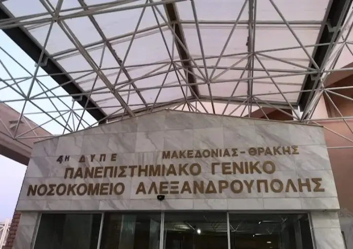 Αλεξανδρούπολη: Άνοιξε η πόρτα ασθενοφόρου και έπεσε το φορείο με την ασθενή στον δρόμο