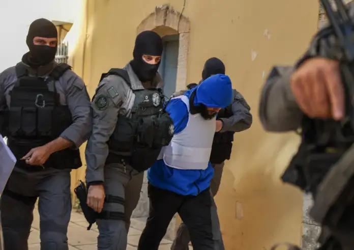 Κίσσαμος: Ο 23χρονος δράστης στον εισαγγελέα – Αντιμέτωπος με κατηγορία ανθρωποκτονίας από πρόθεση