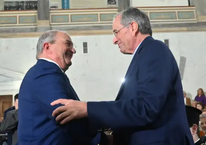 Κώστας Καραμανλής: Αιχμηρή παρέμβαση. Κρίση θεσμών και πολιτικού συστήματος