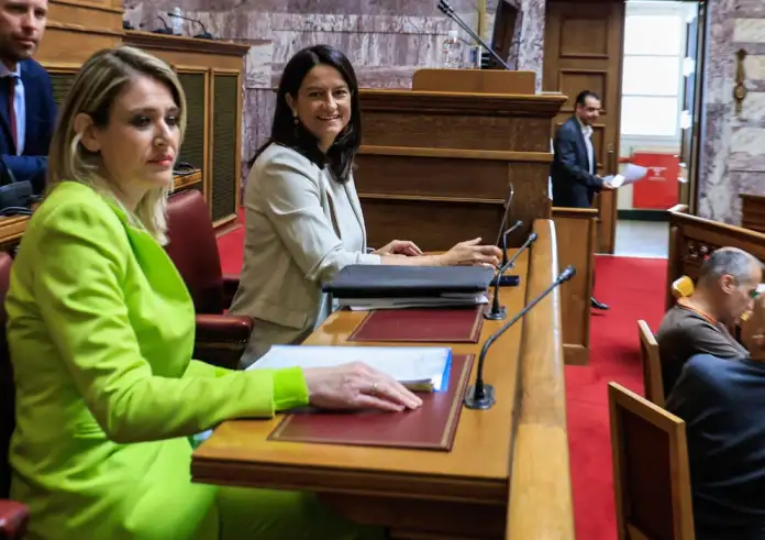 Βουλή: «Πέρασε» από την Επιτροπή το ν/σ για το 13ωρο — Την ερχόμενη εβδομάδα στην Ολομέλεια