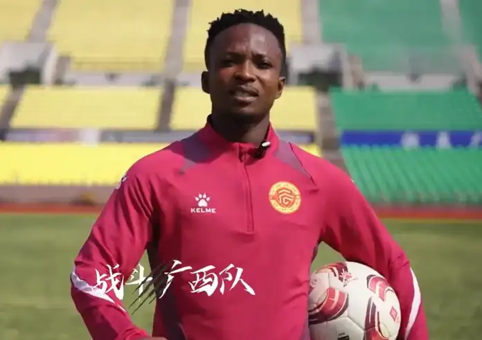 Σοκ στην Κίνα: Τρομακτικός τραυματισμός του Σάμιουελ Ασαμόα στον αυχένα – Απέφυγε την παράλυση στο παρά πέντε