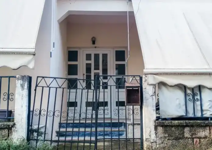 Τρίκαλα: «Βλέπαμε τηλεόραση, σηκώθηκα και την έπνιξα» – Τι αποκαλύπτει ο 18χρονος μητροκτόνος