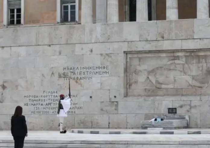 Τέμπη, Άγνωστος Στρατιώτης και πολιτική αντιπαράθεση – «Δεν θα αφήσουμε τα ονόματα να σβήσουν»