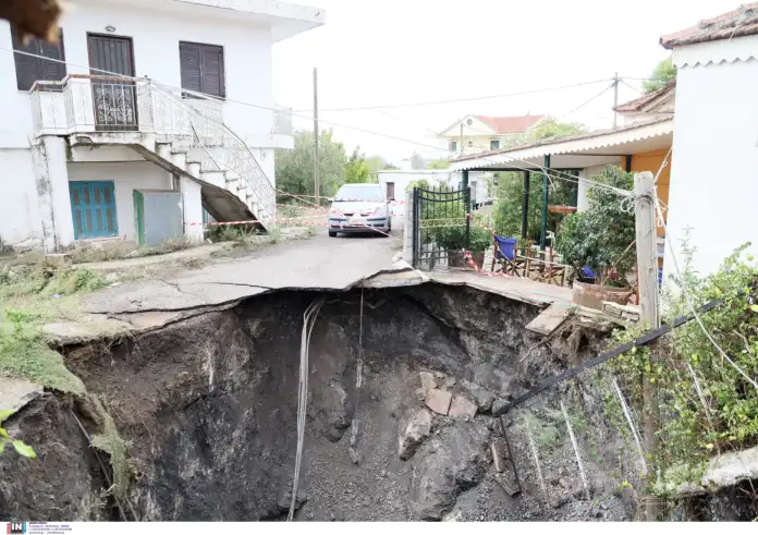 Αιτωλοακαρνανία: Γιατί «άνοιξε» η γη στις Φυτείες. Δημιουργήθηκε κρατήρας βάθους 6-7 μέτρων