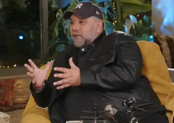 Αρναούτογλου: Η δύσκολη σχέση με τους γονείς και η λύτρωση μέσα από τη θεραπεία