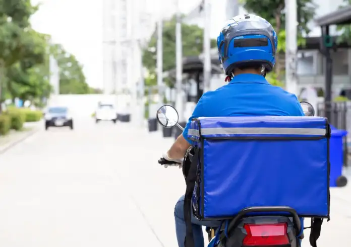 25χρονος ντελιβεράς κάρφωσε με κατσαβίδι 40χρονο οδηγό – Είχε συλληφθεί 19 φορές από το 2015