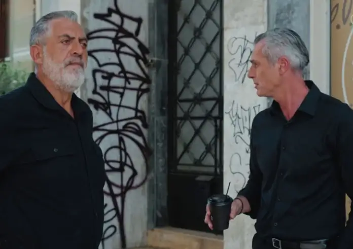 Η Γη της Ελιάς: Ο Δημοσθένης δέχεται επίθεση και χαροπαλεύει