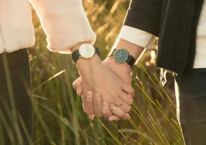 Σύμφωνο συμβίωσης: Όλα όσα πρέπει να γνωρίζετε – Δικαιώματα, φορολογικά οφέλη και διαδικασία υπογραφής