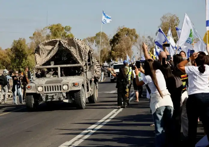 Γάζα: Ξεκινά η απελευθέρωση και των 13 επόμενων ομήρων – Ο Τραμπ στο Ισραήλ, υποδοχή στην Κνεσέτ