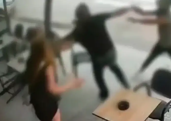 Ναύπλιο: Σοκάρει το βίντεο με τον θανάσιμο ξυλοδαρμό 52χρονου έξω από μπαρ