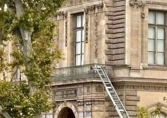 «Κλοπή του αιώνα» στο Λούβρο: Ανοίγουν στόματα – Πέντε νέες συλλήψεις