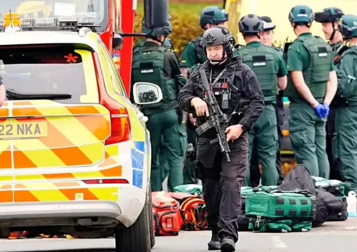 Μάντσεστερ: Αστυνομικά πυρά σκότωσαν το ένα θύμα της τρομοκρατικής επίθεσης