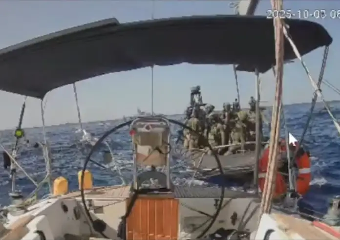 Ισραήλ: Αναχαίτισε και το τελευταίο σκάφος του στολίσκου για τη Γάζα – Βίντεο με το ρεσάλτο των κομάντος