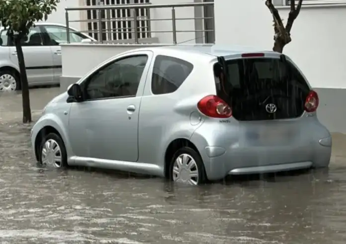 Μεσολόγγι: Πλημμύρες και καταστροφές από τη σφοδρή βροχόπτωση – Πότε υποχωρεί η κακοκαιρία