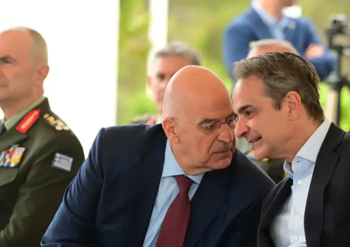 Πολιτικός σεισμός από Δένδια: Στήριξη στον Ρούτσι, αιχμές για εκλογές και τηλεφώνημα-καμπανάκι από Μητσοτάκη