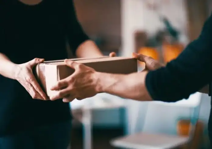 Τέλος στα δέματα από Shein και Temu; Σχέδιο για χρέωση ανά παραγγελία