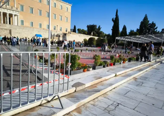 Γιατί έχει σημάνει «συναγερμός» στην κυβέρνηση – Όλα τα βλέμματα στο Σύνταγμα