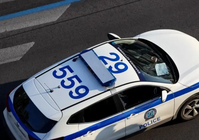 Τύρναβος: Άνδρας απειλούσε με μαχαίρι την οικογένειά του – Τραυμάτισε τρεις αστυνομικούς