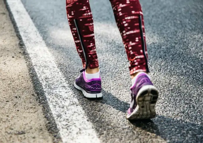 15 λεπτά περπάτημα την ημέρα: Το πιο απλό «restart» για σώμα, μυαλό και διάθεση